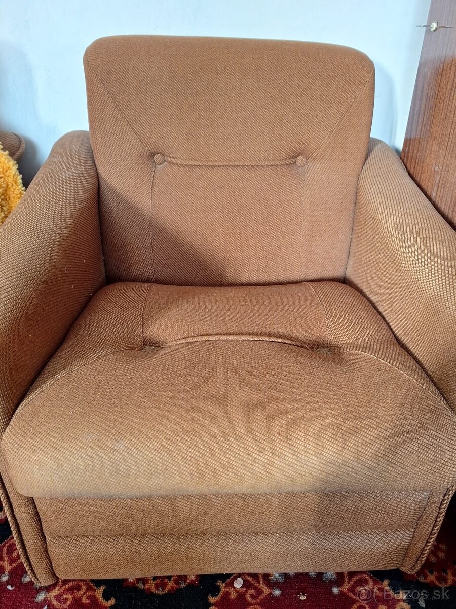 Kreslo, gauč, pohovka, posteľ