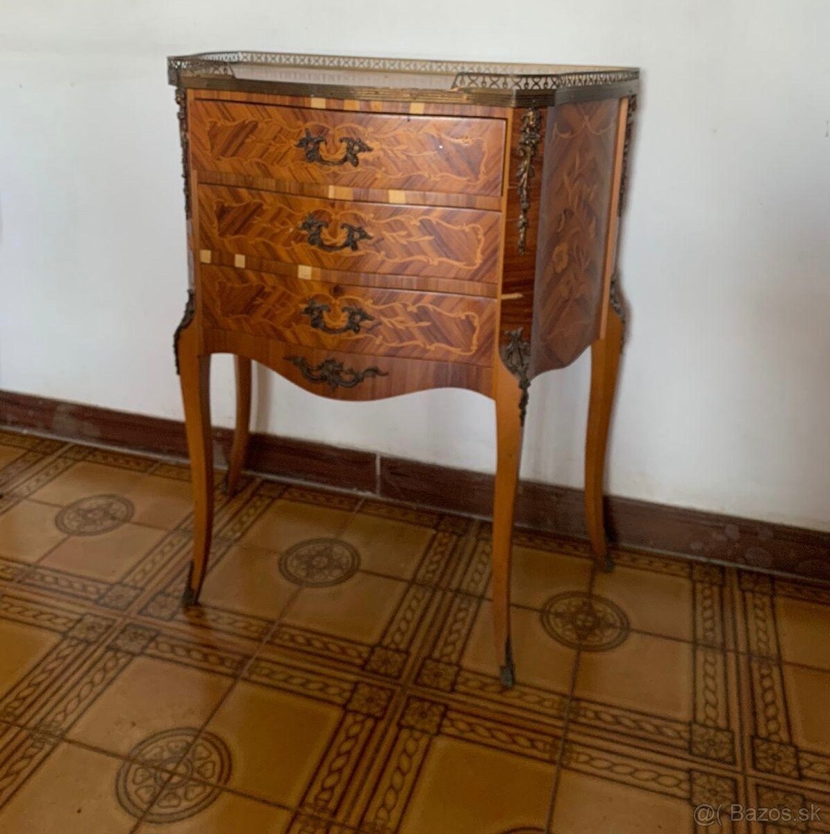 Starožitný nočný stolík, komoda - Taliansko