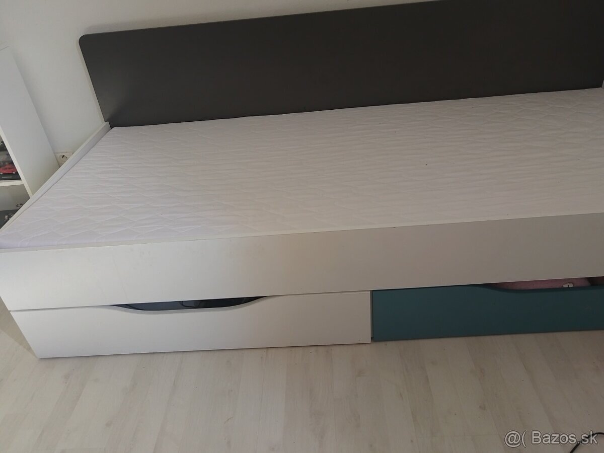 Detská/študentská postel s uloznymi priestormi a s matracom