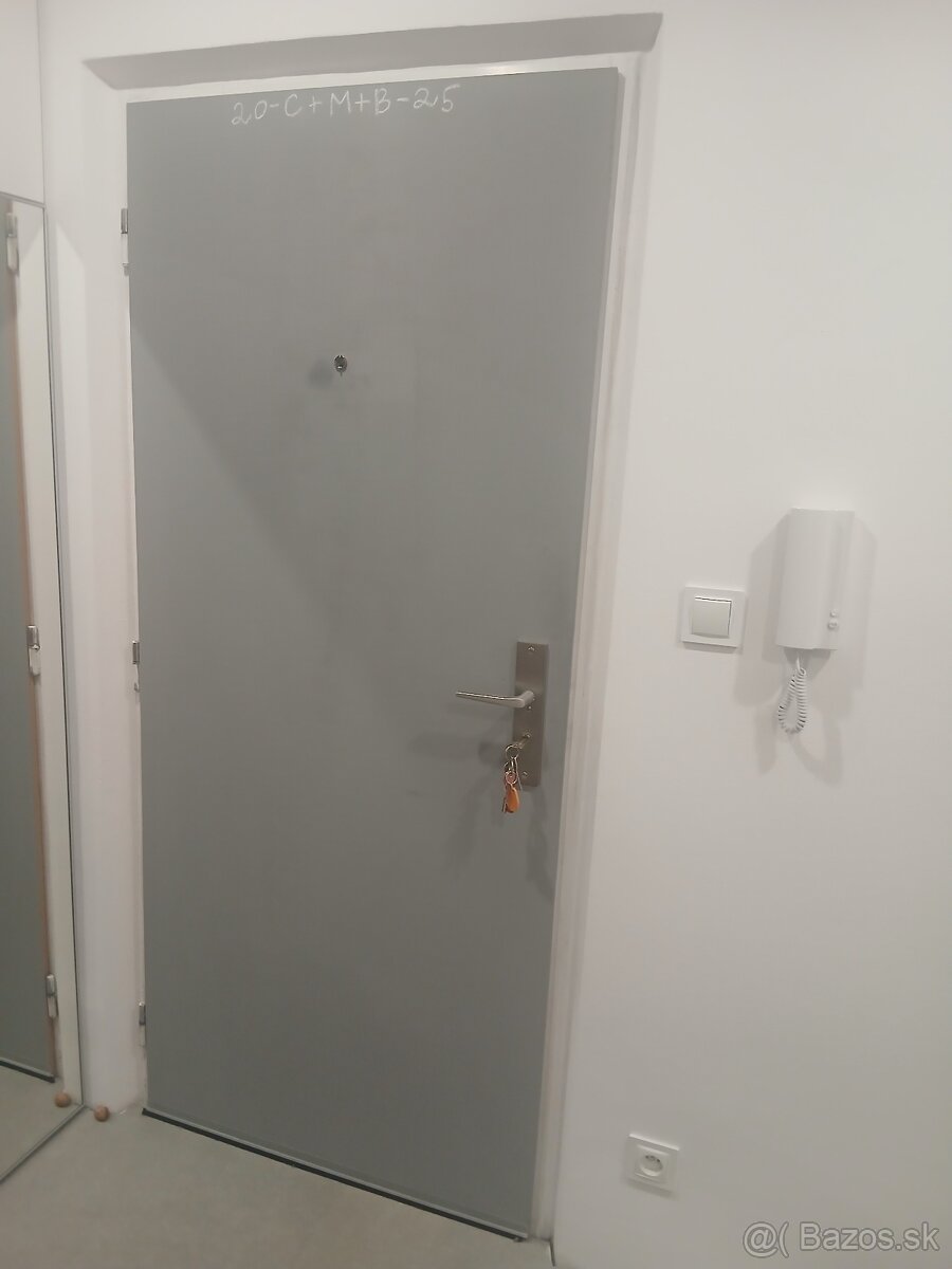 Vchodové dvere 80/L do bytu