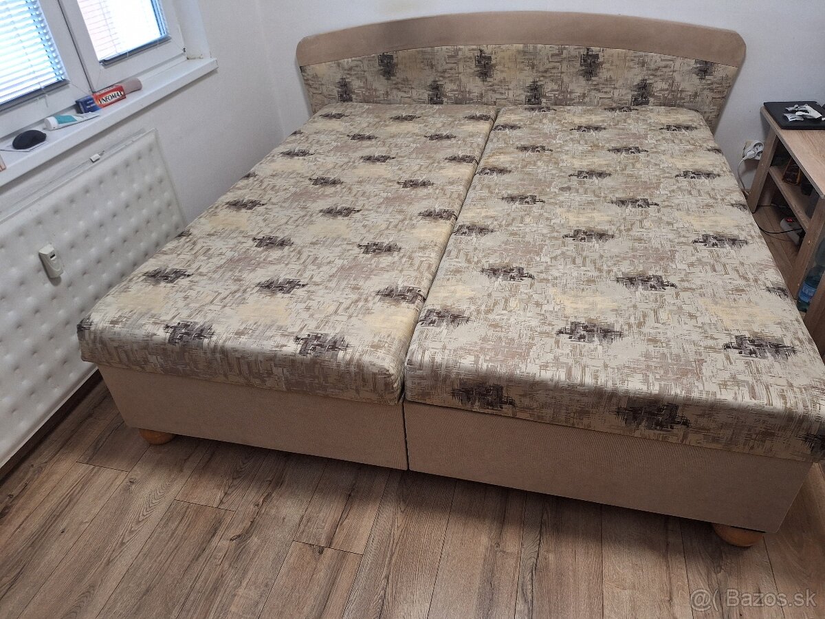Posteľ s uloznym priestorom