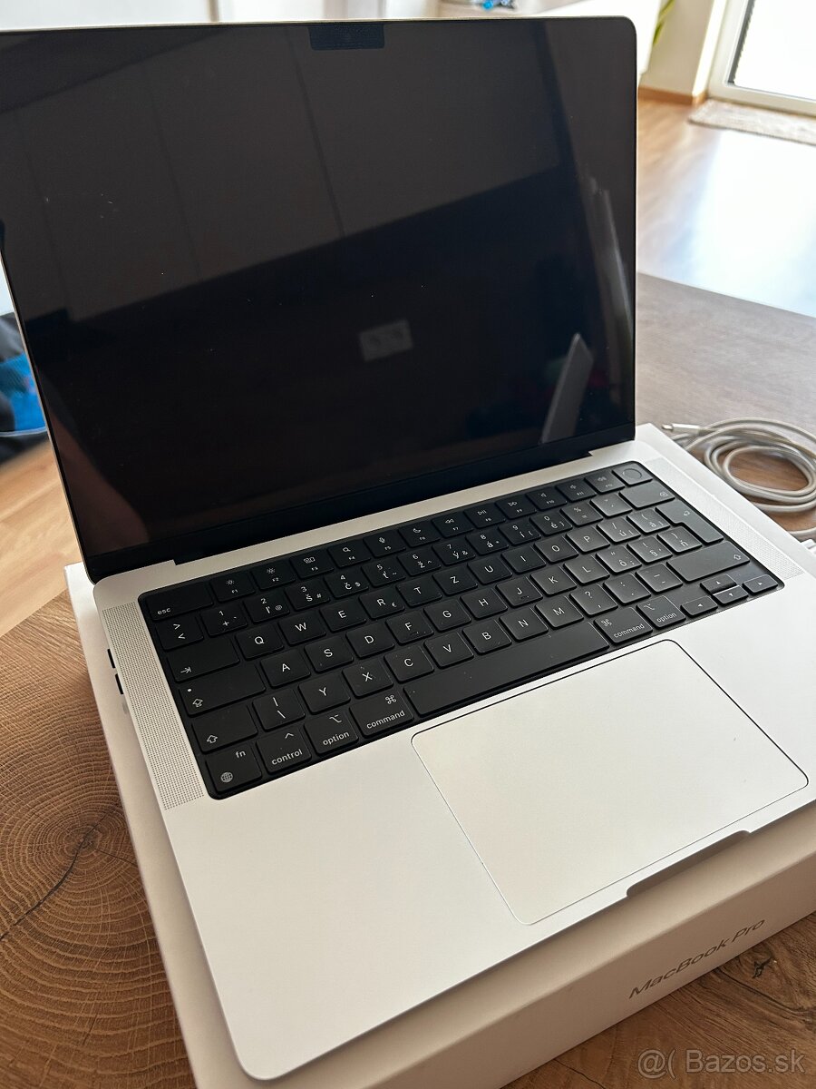 Predám MacBook Pro 14” (M1 Pro, 2021) + BONUS - TN