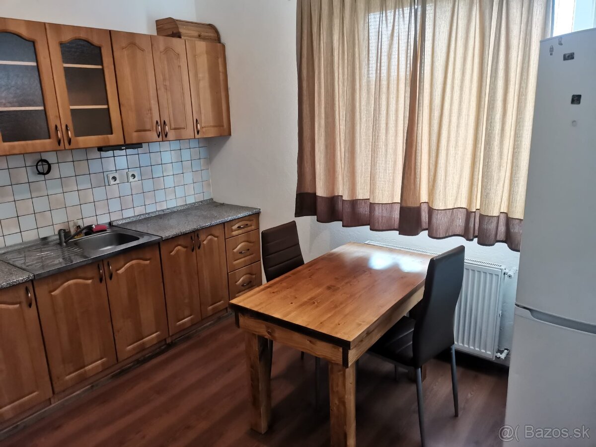 Byt v Šuranoch s balkonom