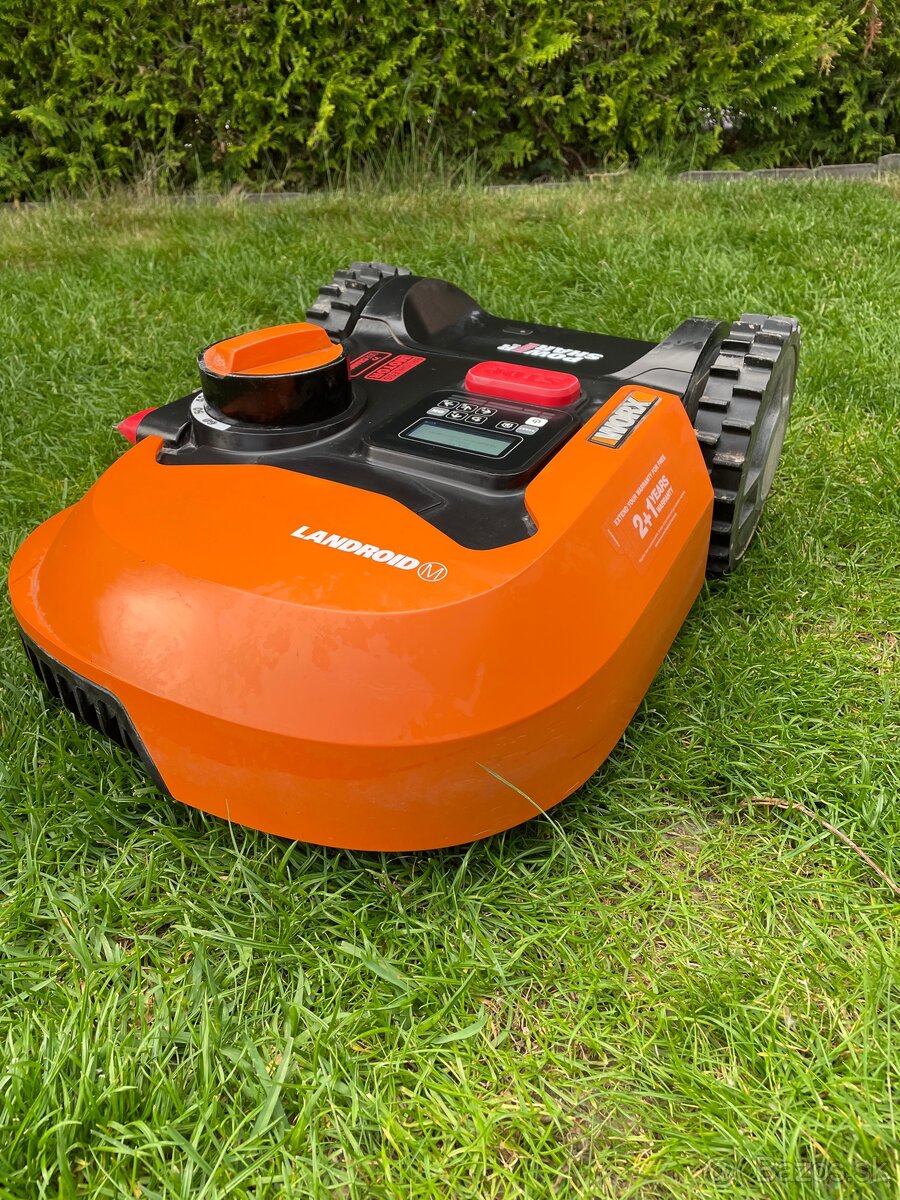 Robotická kosačka Landroid M700 WR142E