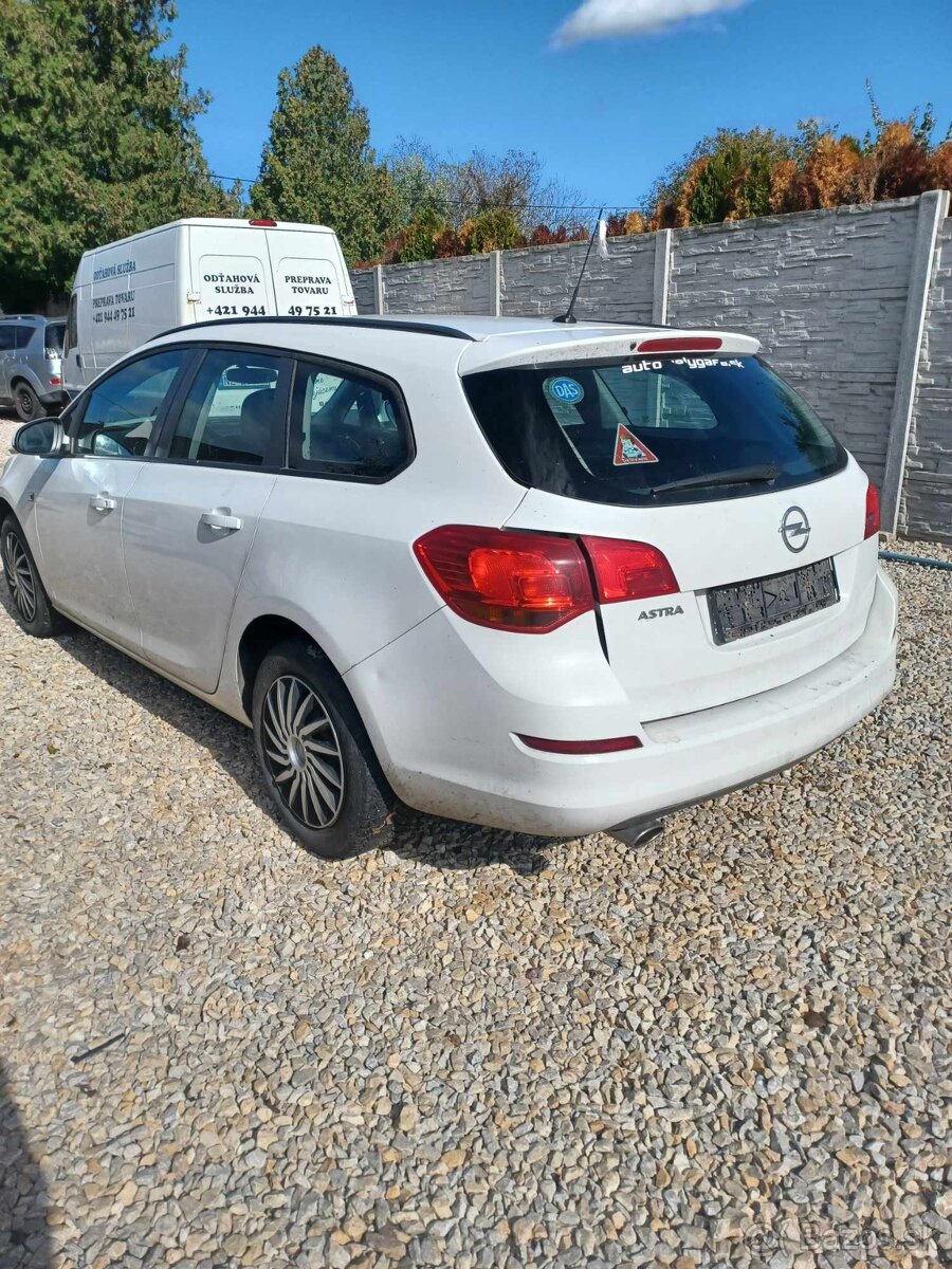 Rozpredam Opel Astra J ST 1.4 Turbo 88kw A14net