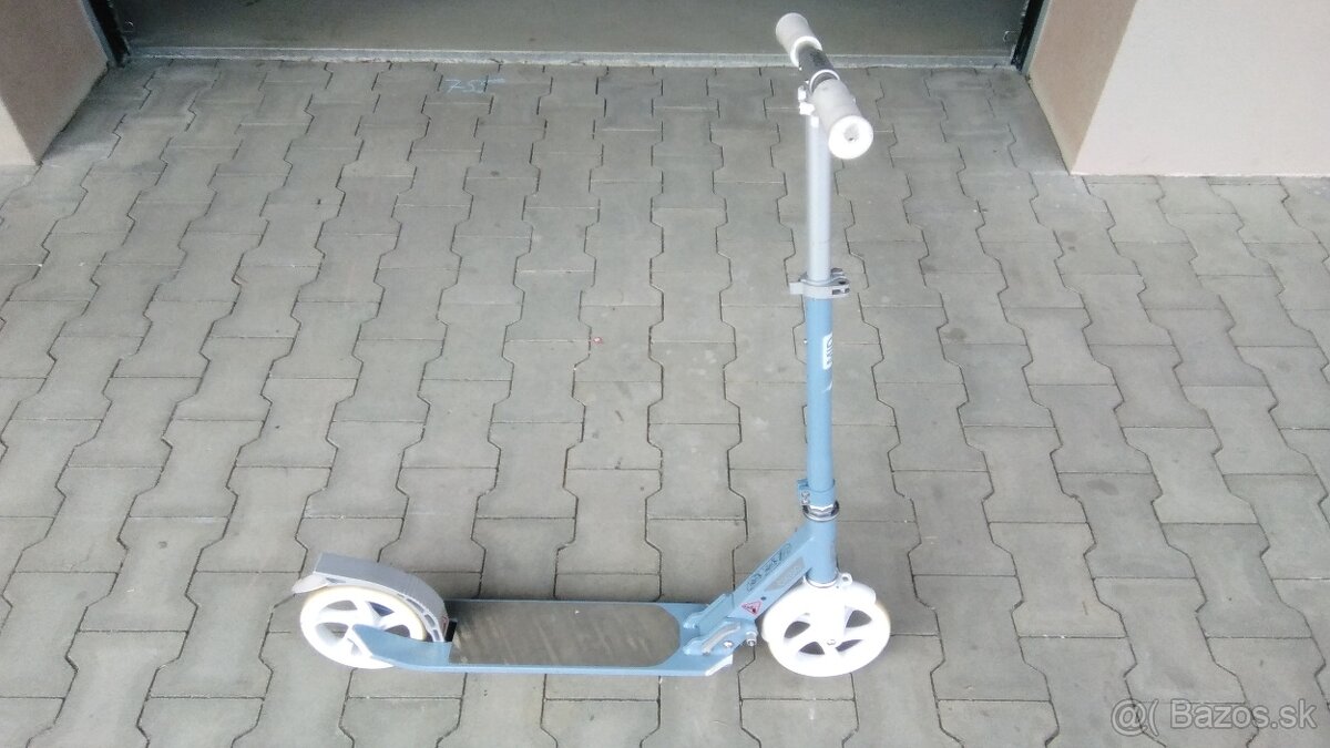 Dievčenská kolobežka