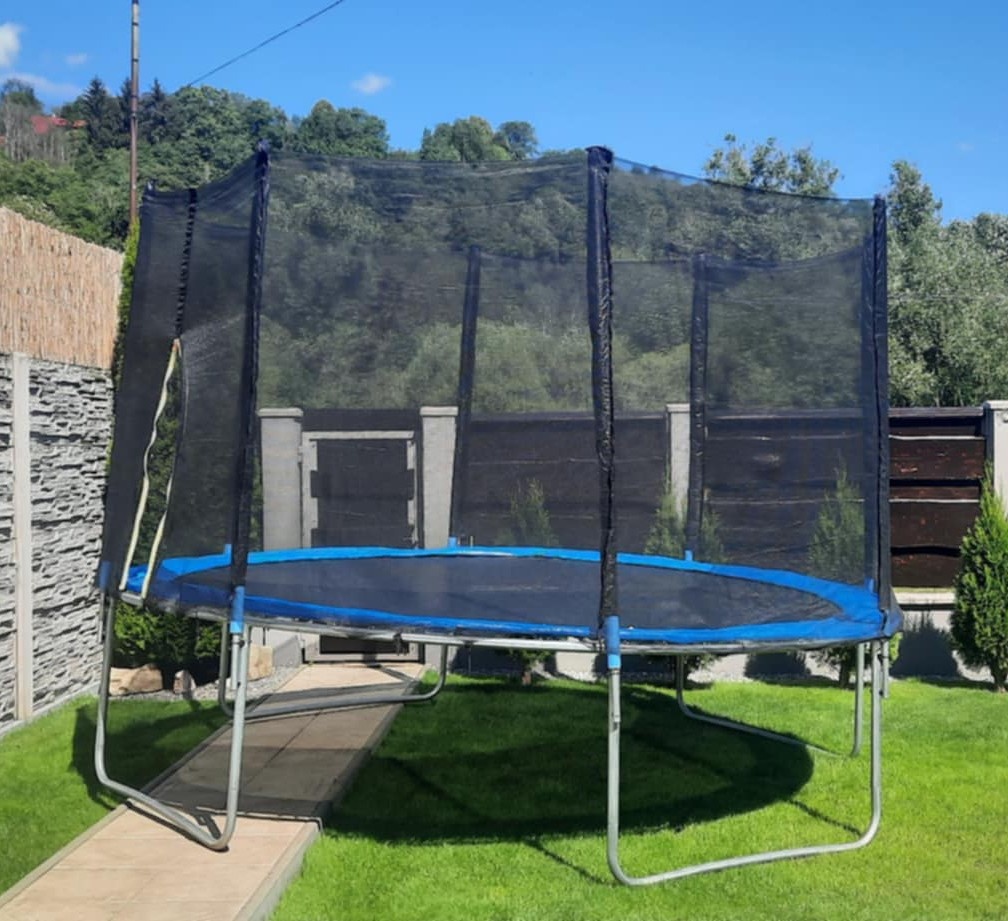 Predám trampolínu malo pouzivanu.