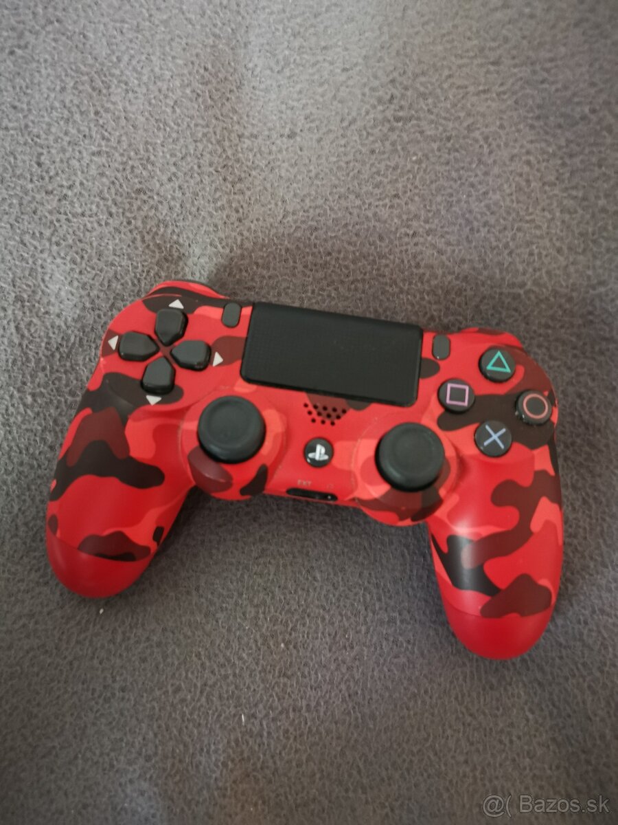 PS4 ovládač - červený maskáč