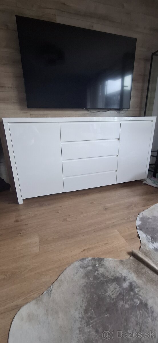 Moderna biela komoda