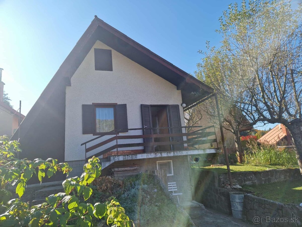 Na predaj murovanú chatu so záhradou v meste Prievidza.