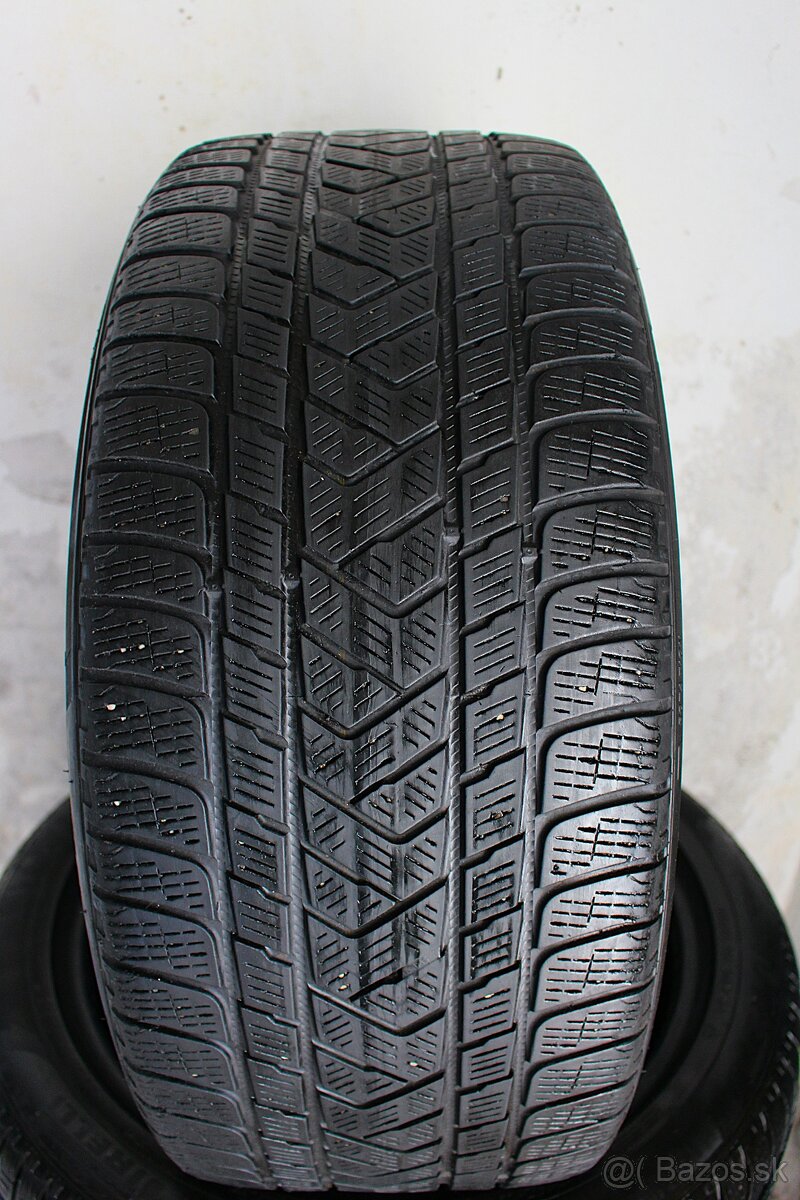PIRELLI..5-6MM..ZIMNA..SADA..285/40 r21..SUV