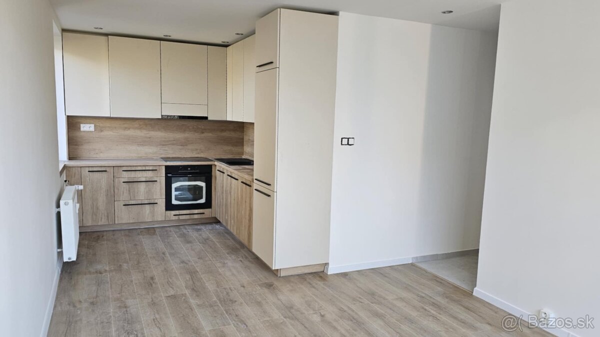 NOVINKA - 3 izbový byt - ROŽŇAVSKÁ ul. - NOVÁ REKONŠTRUKCIA