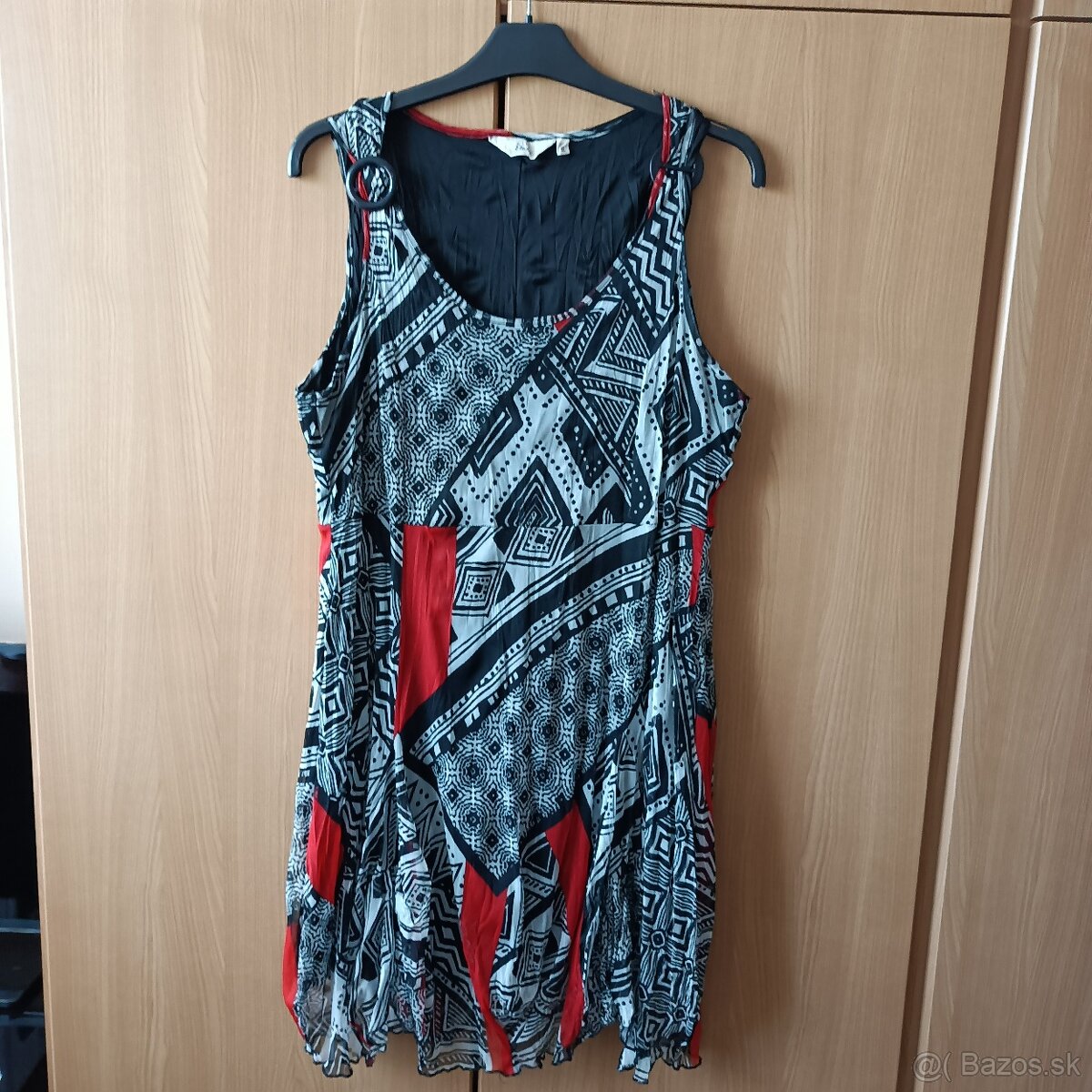 Predám šaty, druhé zdarma