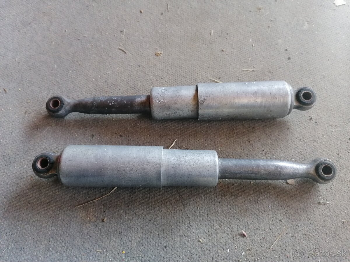 Zadné tlmiče na Stadion S22