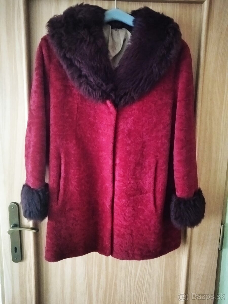 Dámsky krátky kabát