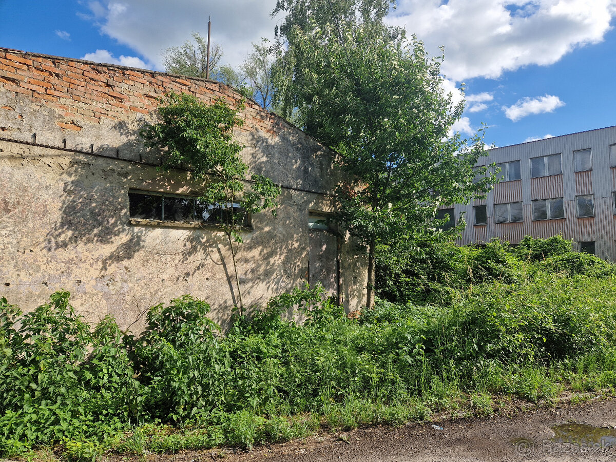 Na predaj pozemok s nebytovou budovou, Michalovce, 18 191 m