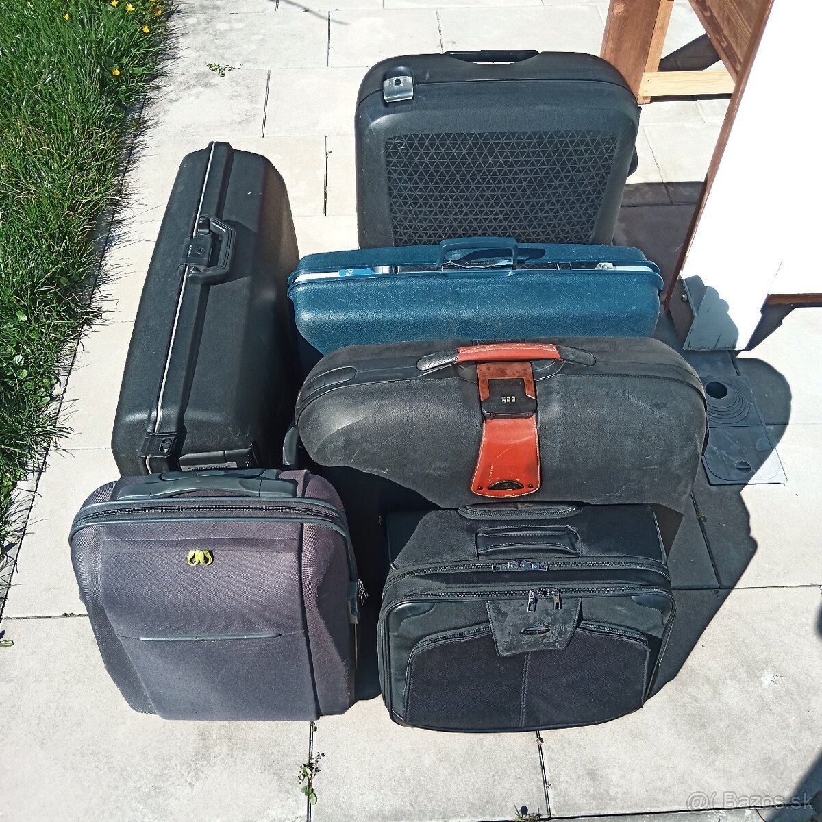 Kufor Samsonite plastovy na kolieskach s teleskopickou rukov