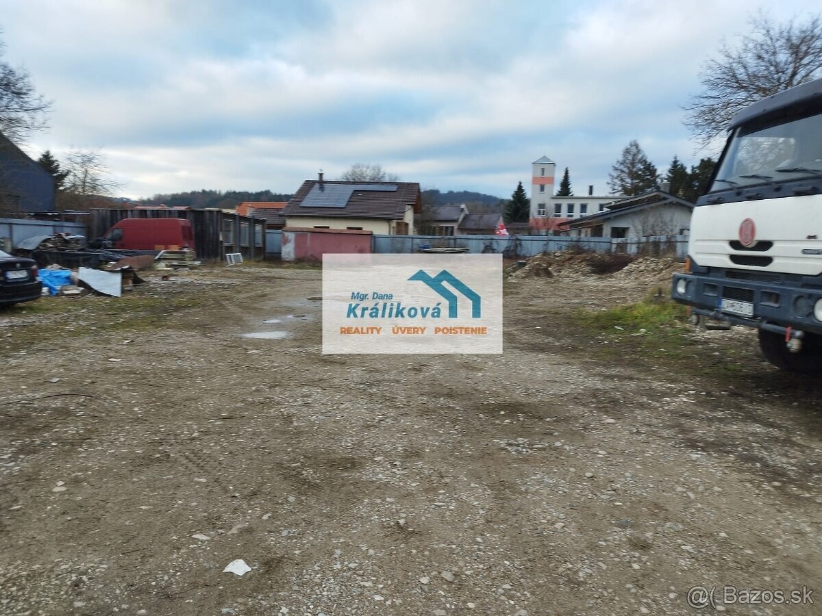 Stavebný pozemok - 1795 m2 v obci Hliník nad Váhom