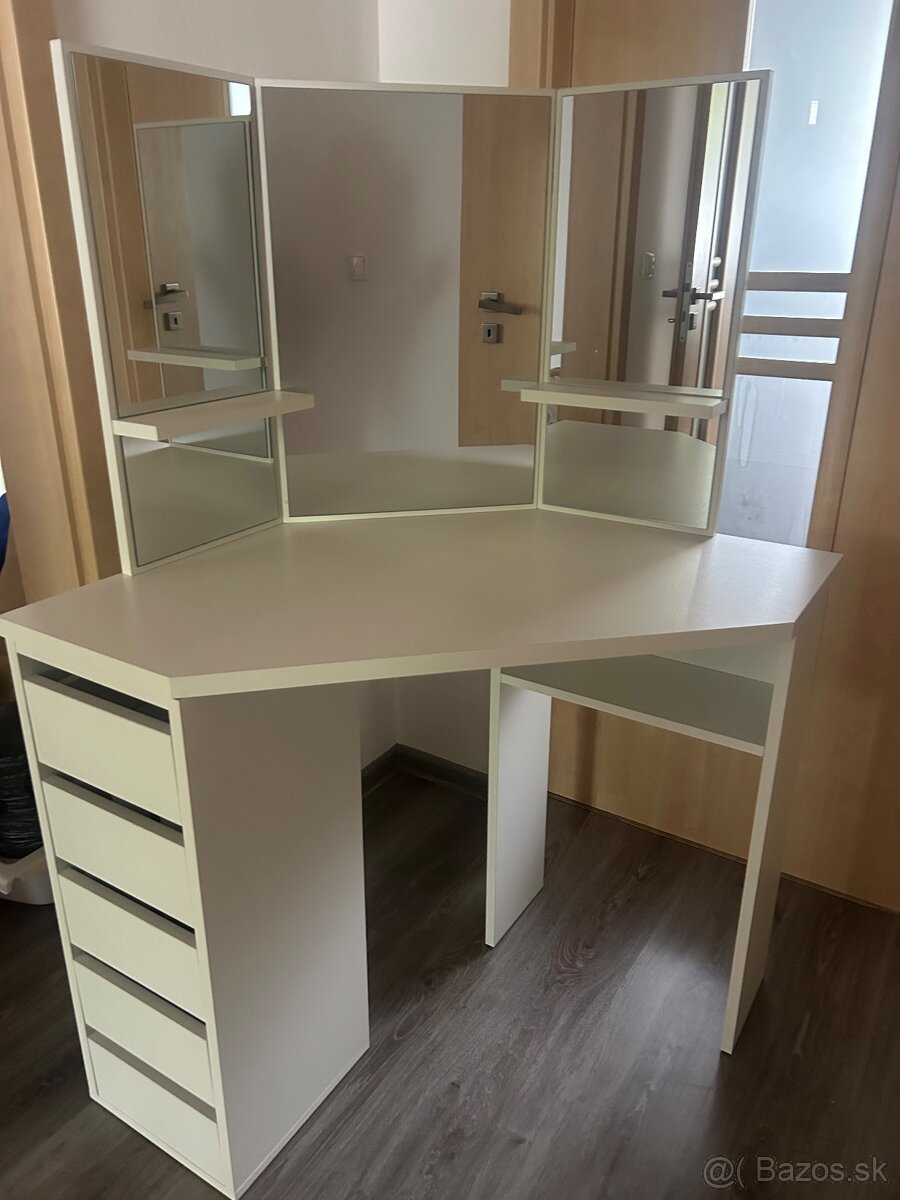 Kozmetický stolík