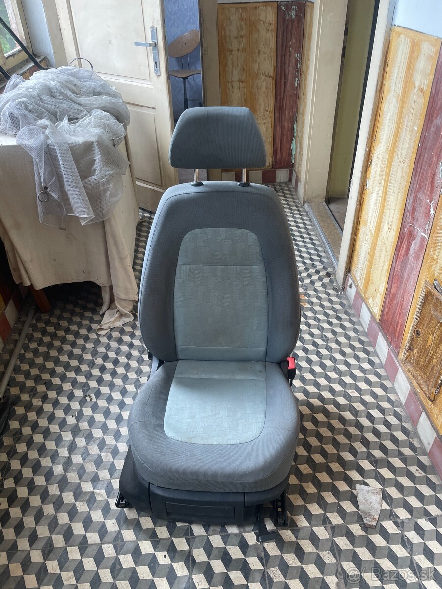 Predám predné sedadlo Škoda Fabia I (pravá strana)