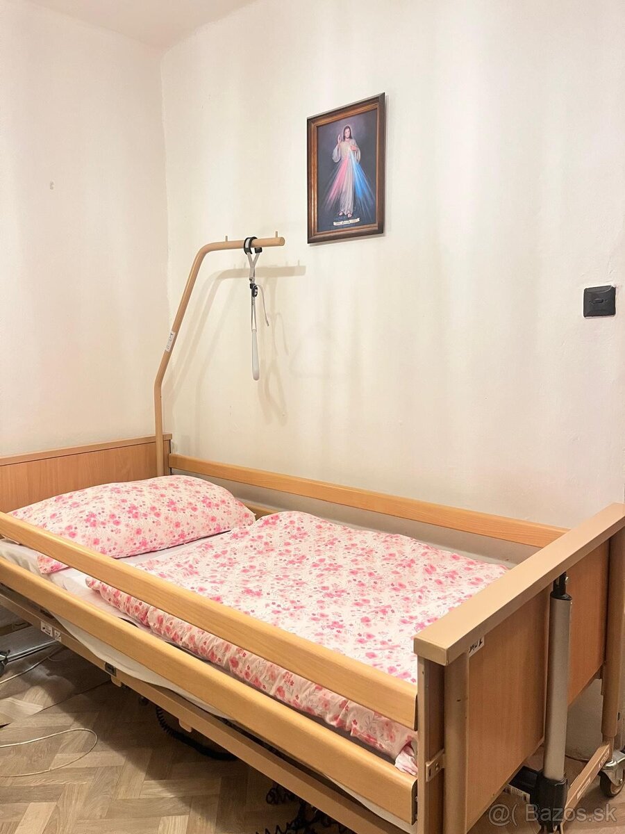 Elektricka polohovaci zdravotní postel Nitra