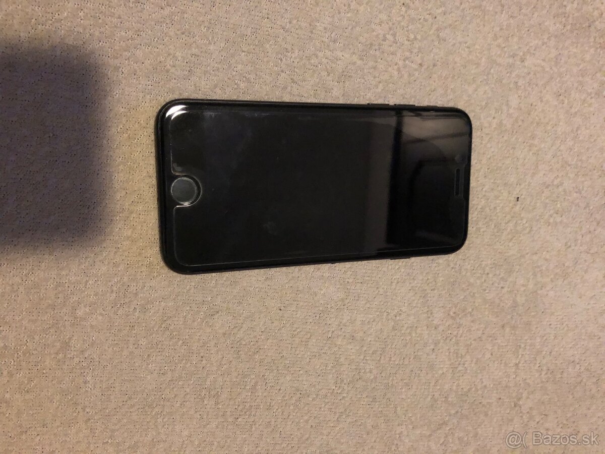 Predám iPhone 7.32 GB.