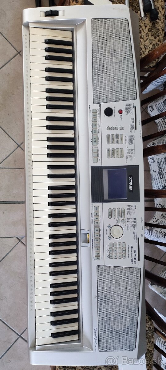 Yamaha DGX-305