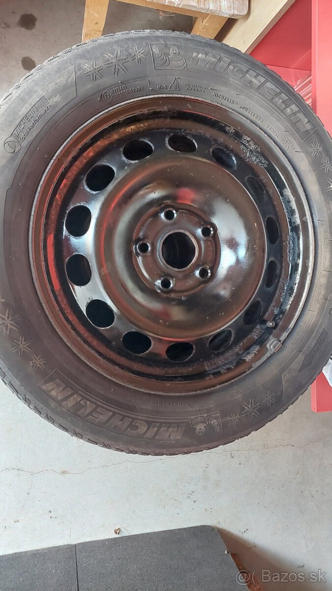 Predám plechové disky 16" so zimnymi pneu 205/60 r16