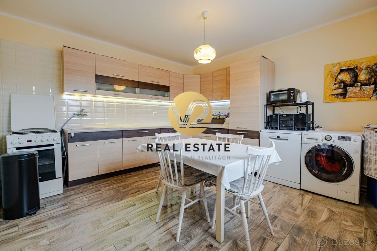 Ponúkame na Predaj - Priestranný Rodinný dom, slnečný  pozem