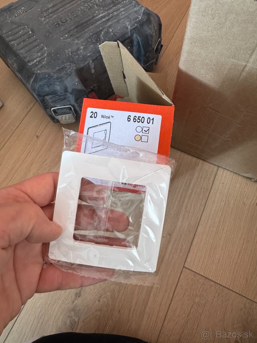 1-rámček NILOE biely 665001 Legrand