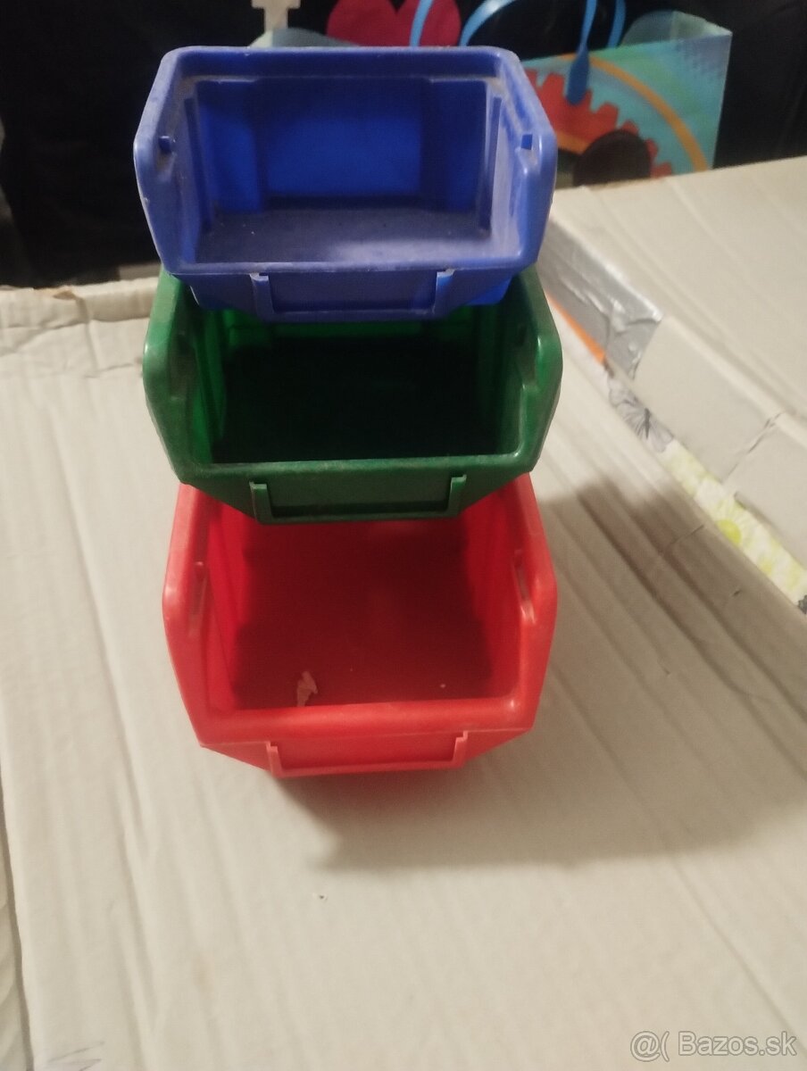 Plastové organizeri