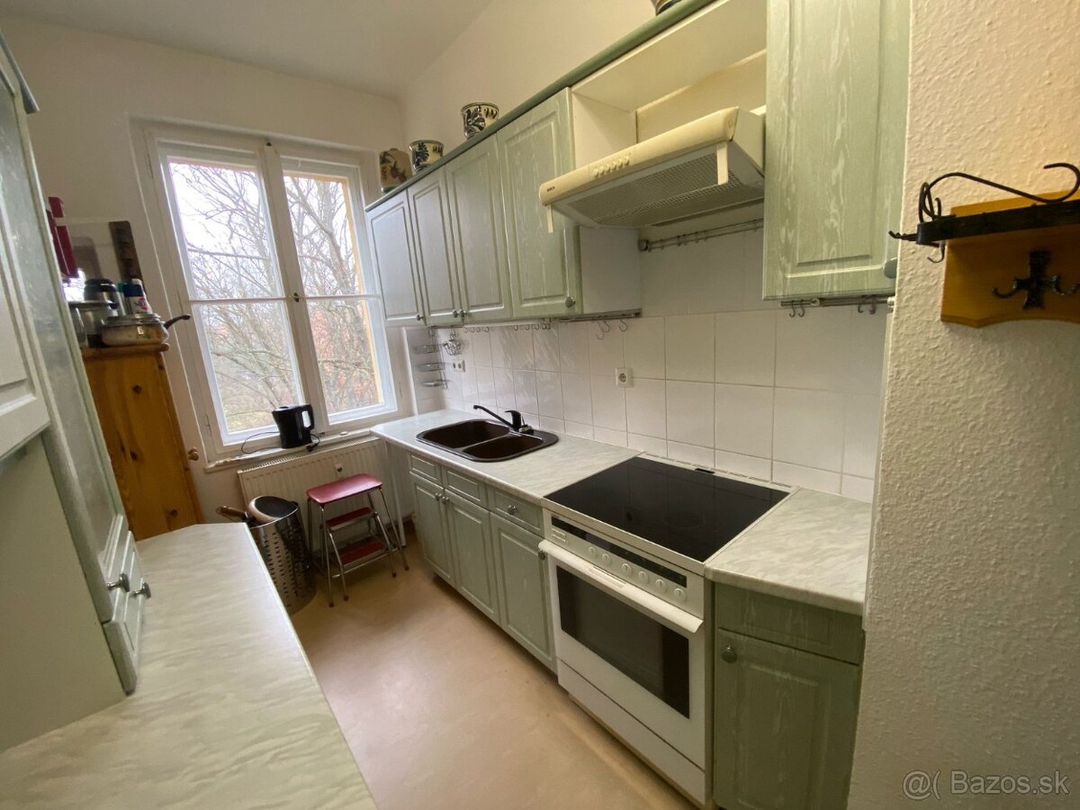 Moderná kuchynská linka so sporebičmi