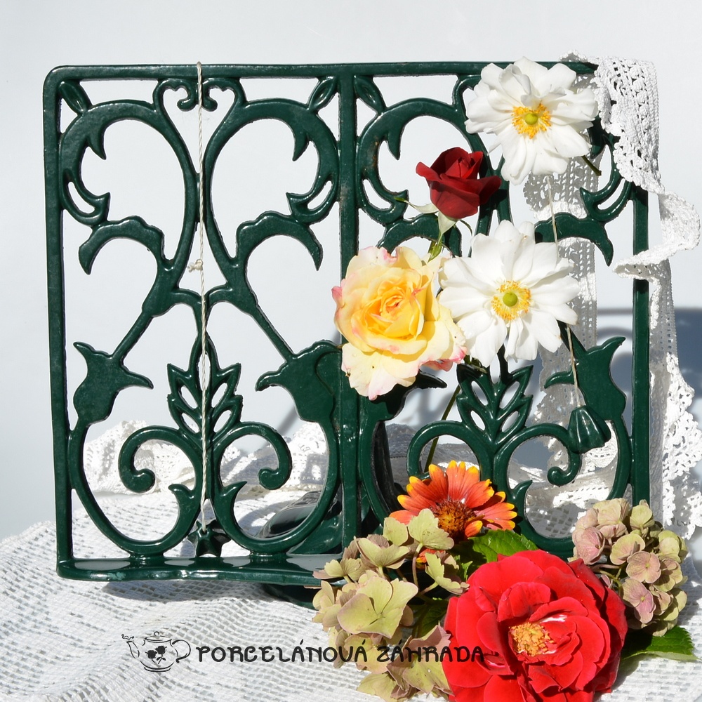 Ťažký anglický liatinový vintage stojan na knihu, tablet