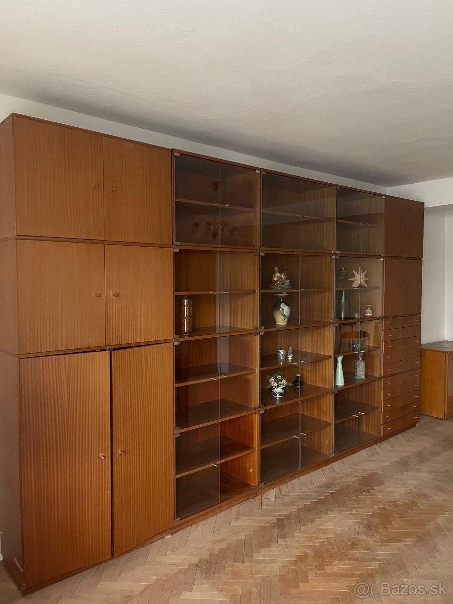 Retro obývacia stena