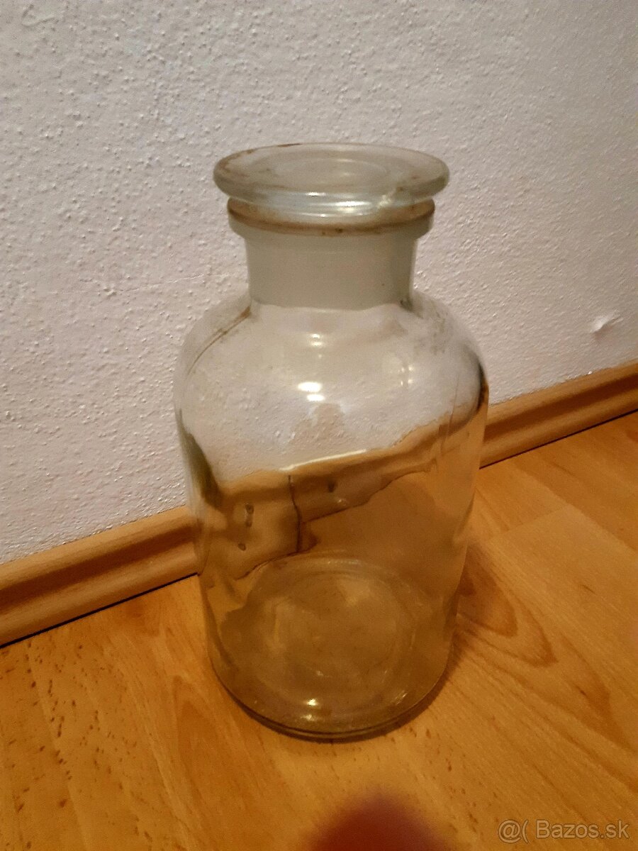 Laboratórne sklo / chemické sklo/ prachovnica