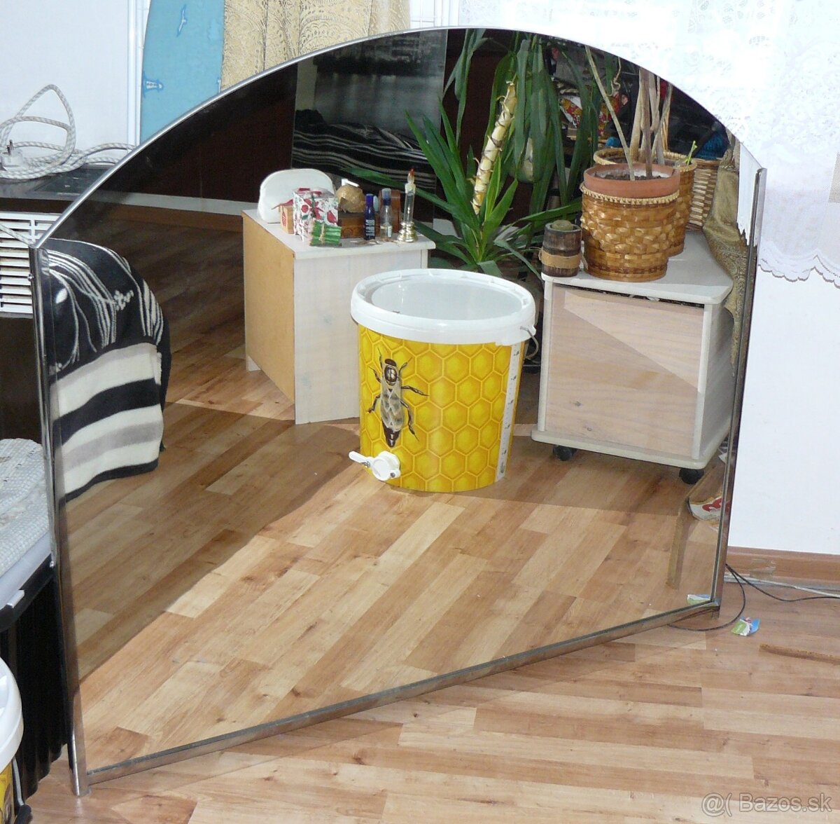 Predám profesionálne zrkadlo v nerezovom ráme a zrkadlá.