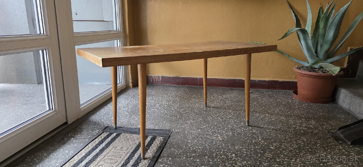 Retro stolík