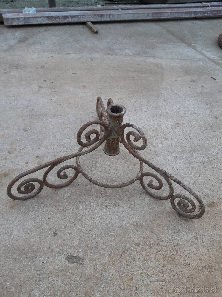 Predám stojan na stromček, alebo kvety