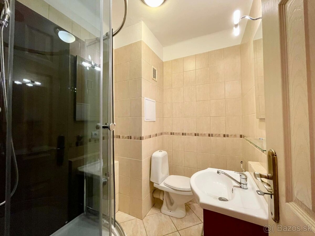 Kompletne prerobená garsónka /20m2/, Komárno