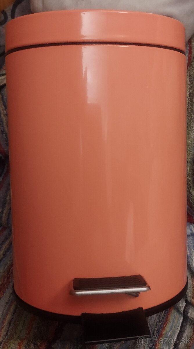 Malý nášľapný smetný kôš, výška 24 CM, priemer 16 CM