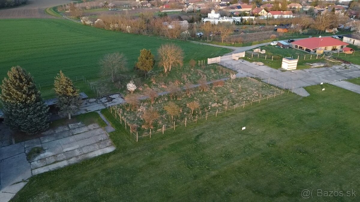 Predám pozemok v obci Tekovský Hrádok