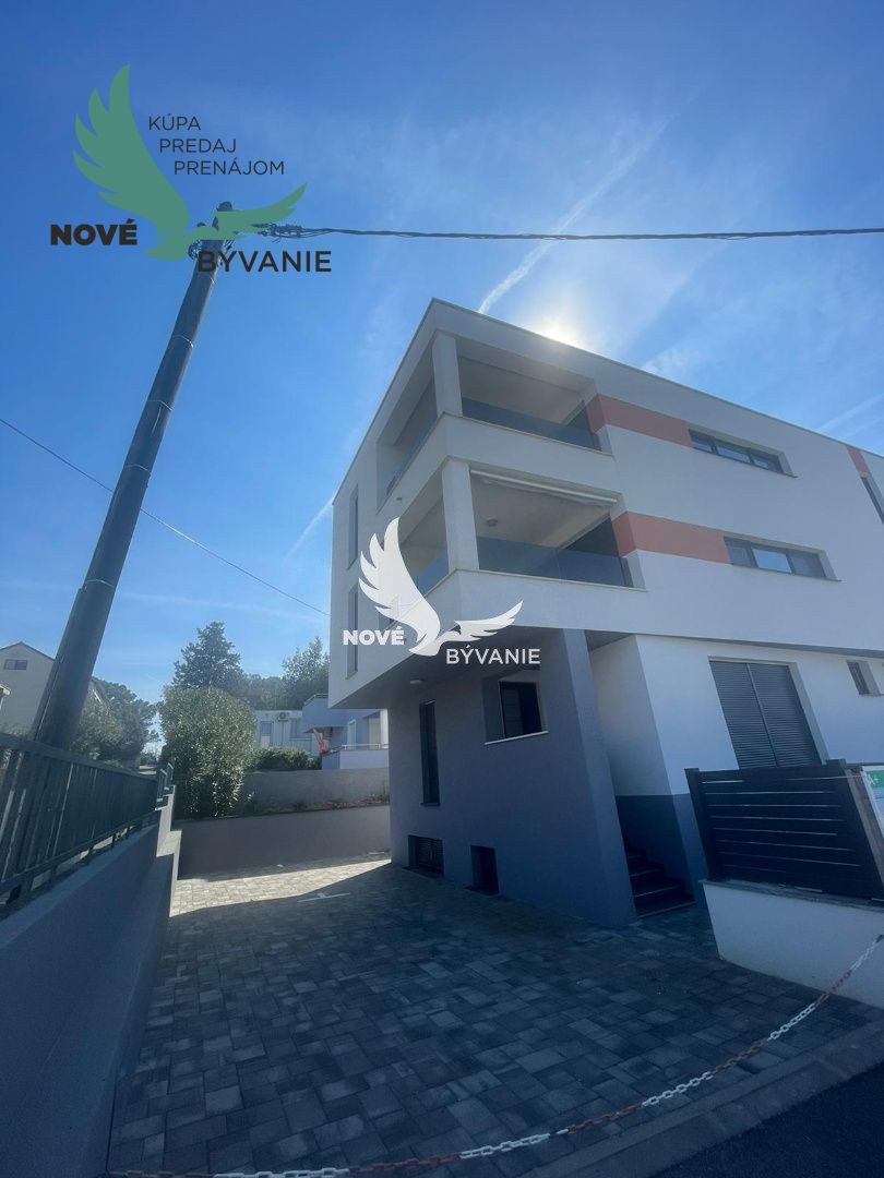 Luxusná novostavba s výhľadom na more v Chorvátsku-Petrčane