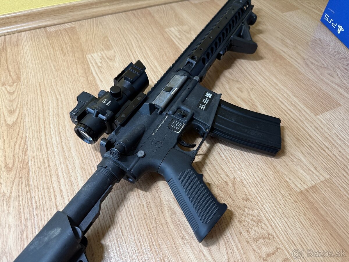 SPECNA ARMS M4 + Kolimátor FULLMETAL