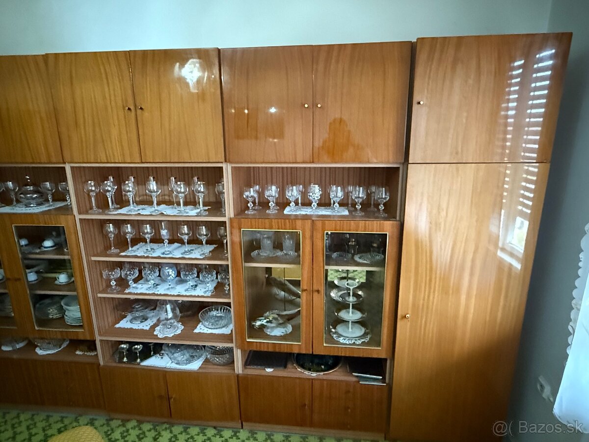 vintage obývacia stena z 80. rokov