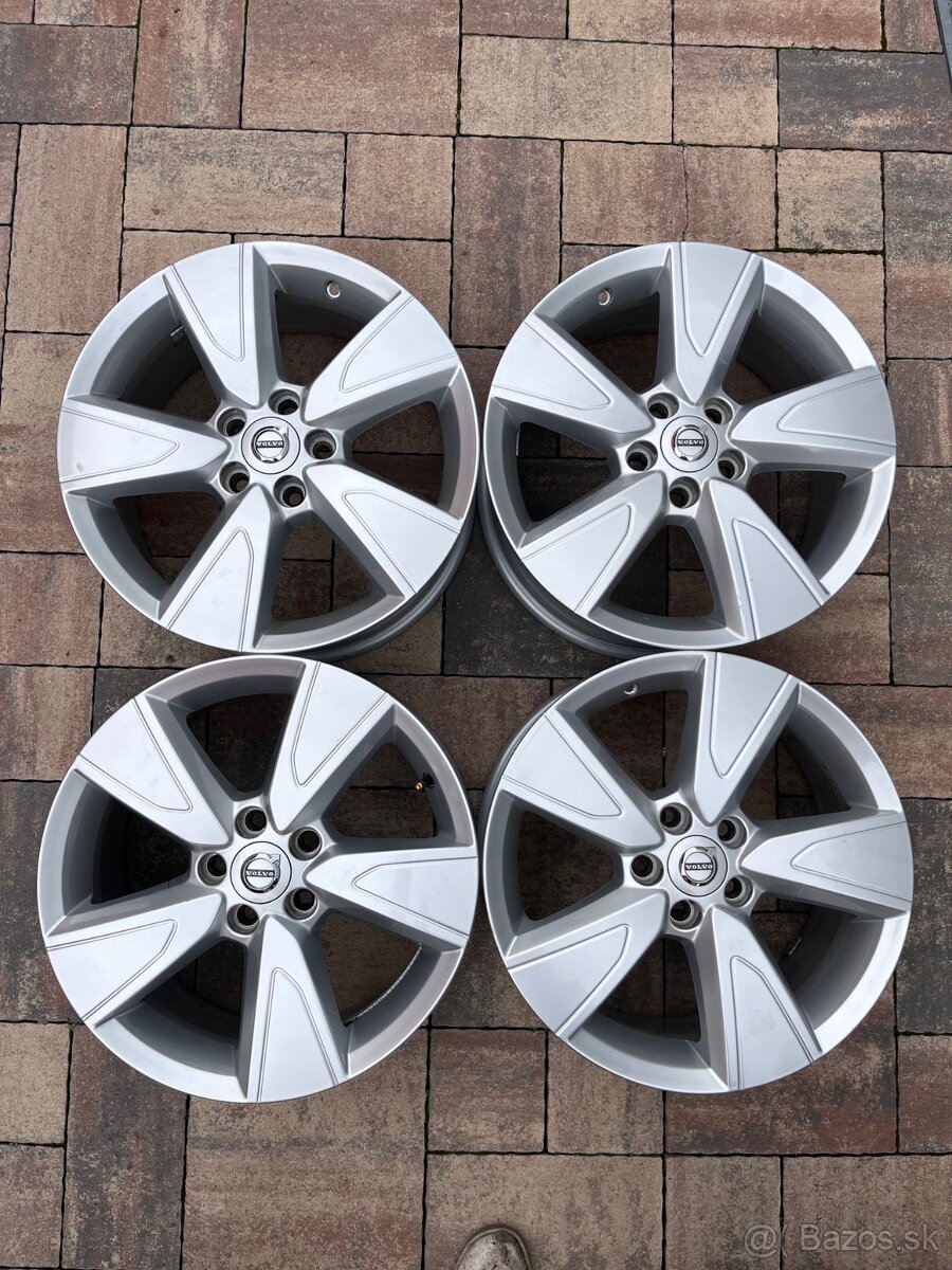 Orig.hliníkové disky Volvo XC40-- R17, 5x108