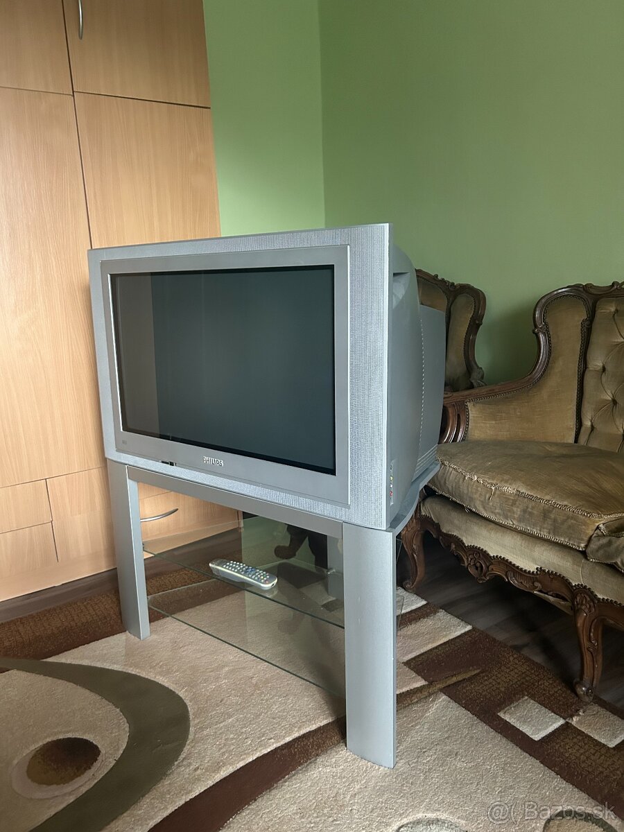 Darujem televízor Philips + originálny podstavec