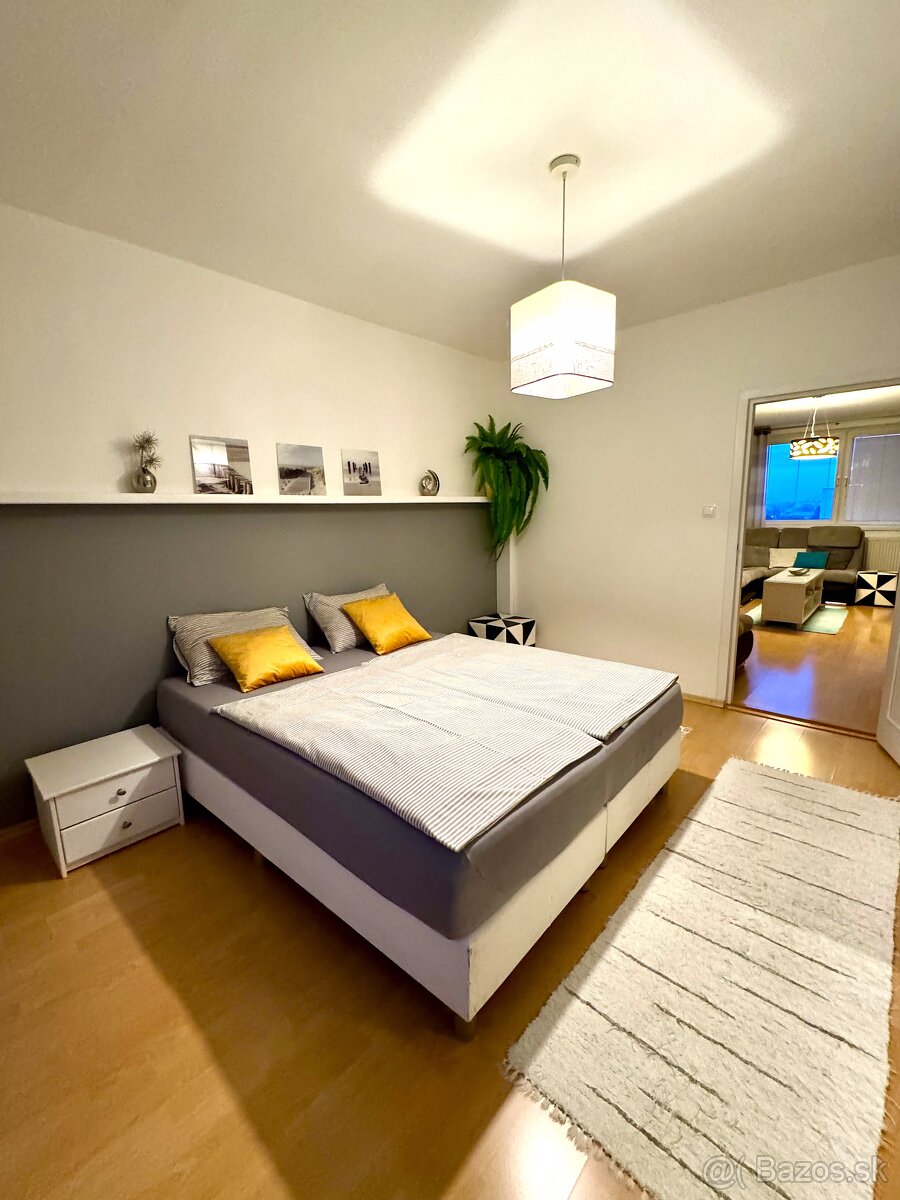 Slnečný 4 izbový byt s balkónom na ulici Hollého, Michalovce