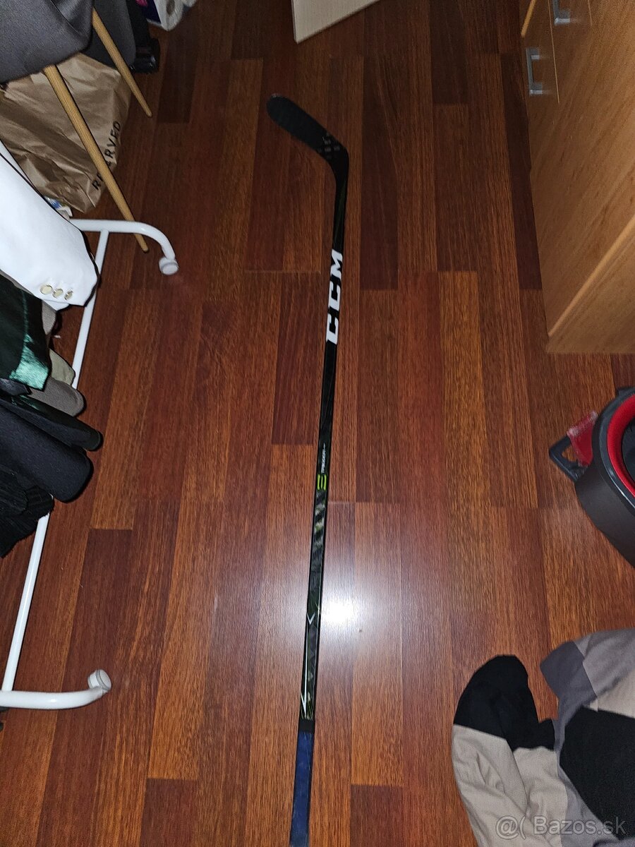 Gameworn hokejka CCM Ribcor Trigger ASY Lukáša Kloka