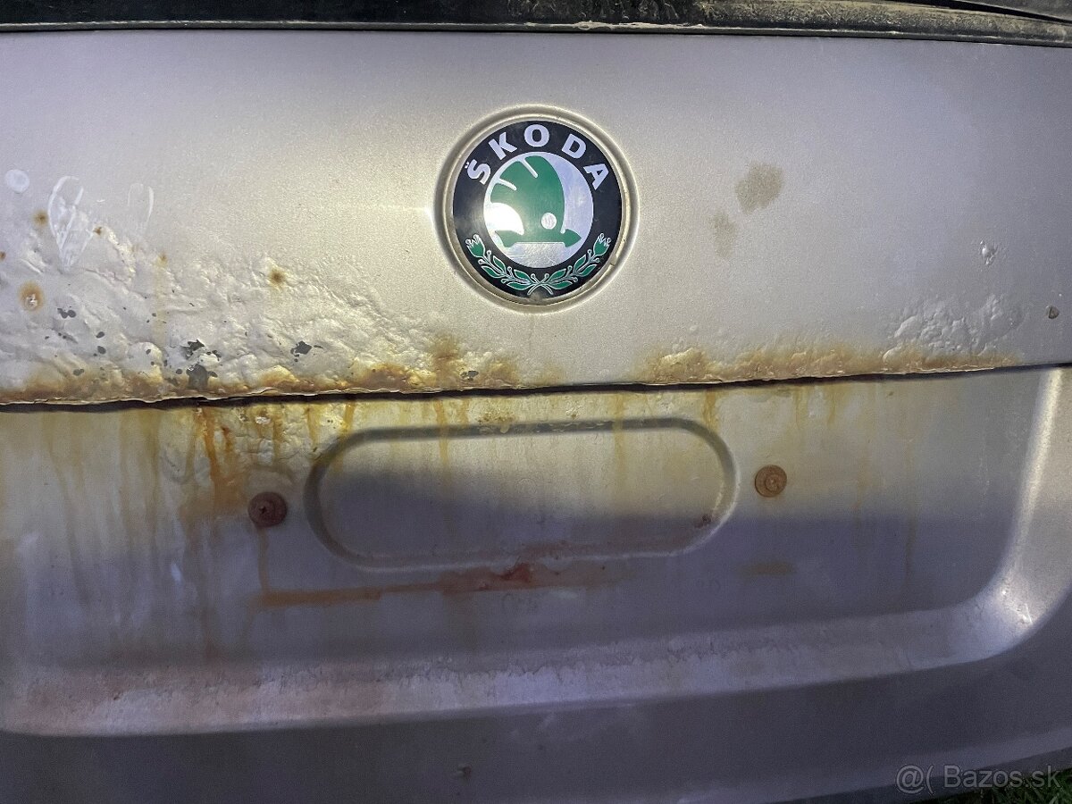 Predám tento kufor zo škoda octavia 2