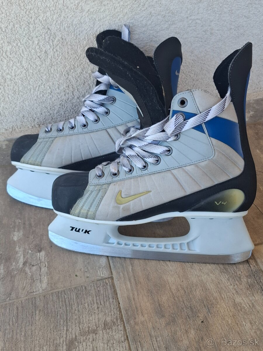 Hráčske korčule NIKE